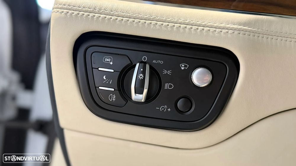 Bentley Bentayga V6 Hybrid - 34