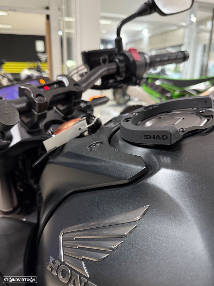 Honda CB 650 R Black Edition - 14