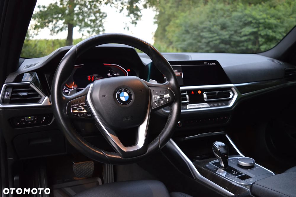 BMW Seria 3 330i - 20