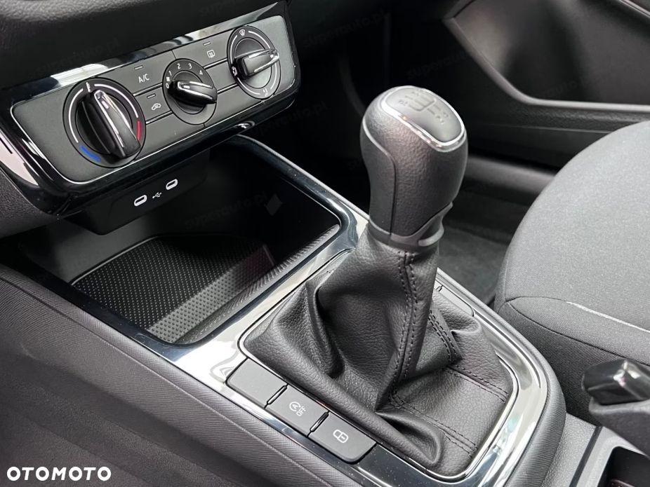 Skoda Fabia 1.0 Essence - 13