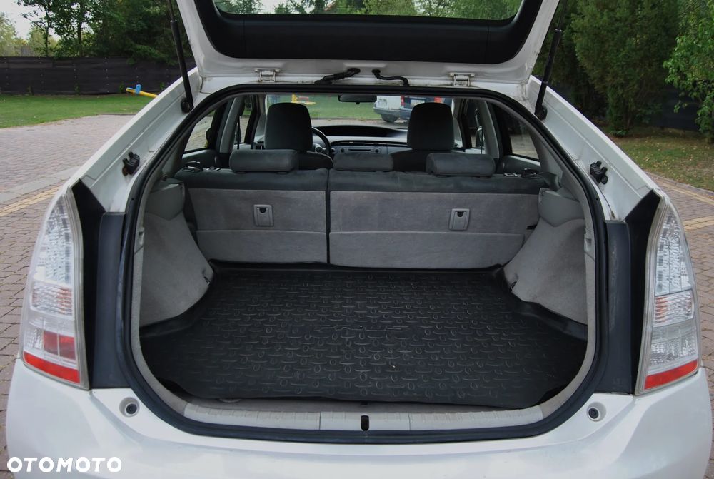 Toyota Prius - 12