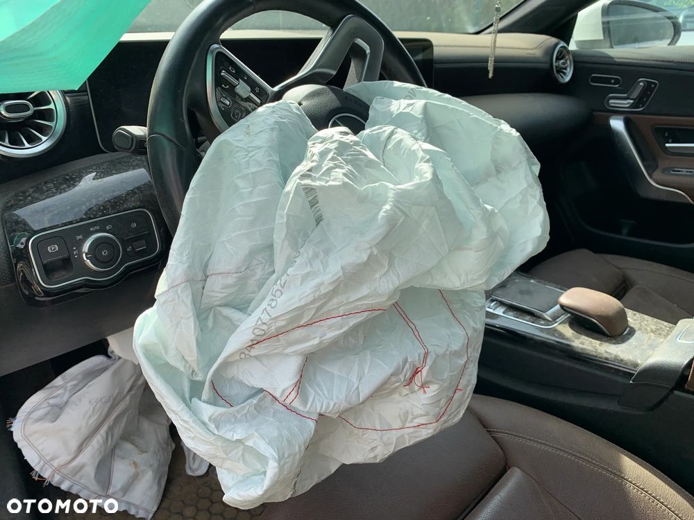 Mercedes-Benz CLA 250 4Matic 7G-DCT - 10