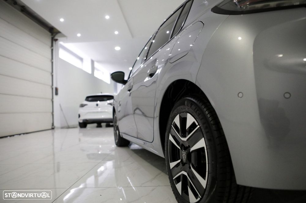 Peugeot 208 1.2 PureTech Allure - 8