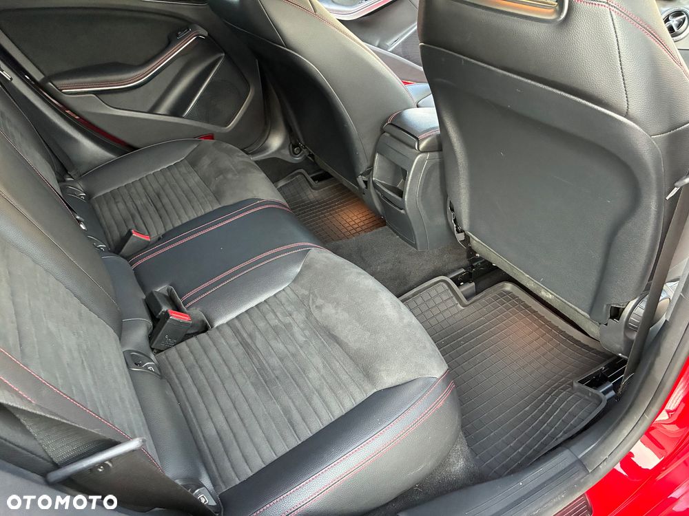 Mercedes-Benz CLA 180 AMG Line - 17