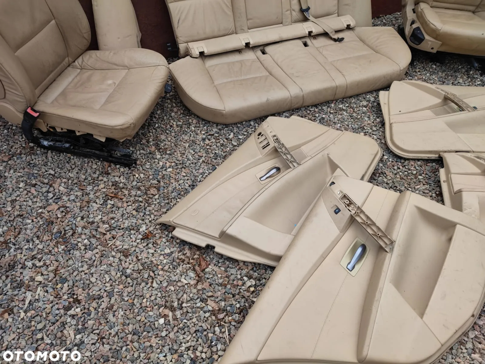 BMW E61. ORYGINALNE KOMPLETNE WNĘTRZE W KOLORZE BEŻOWYM ( FOTELE PRZEDNIE + KANAPA TYŁ + BOCZKI ) EUROPA O NR: 7 076 167 / 7 076 168 / 7 078 729 / 7 078 730 / 7 112 931 / 7 136 060 OEM. W DOBRYM STANIE. - 4