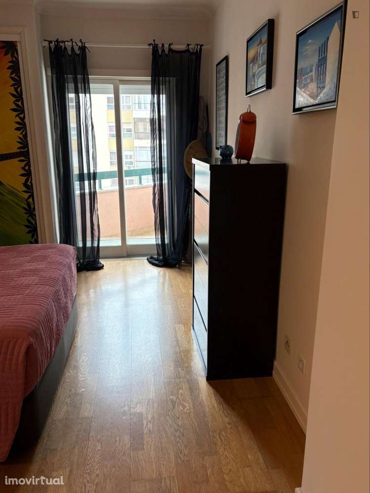 Quarto - localizado em Algés Lisbon - Grande imagem: 3/7