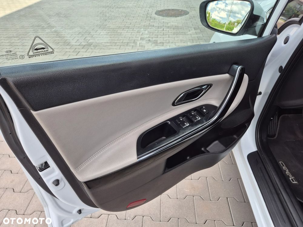 Kia Ceed 1.4 CVVT Dream-Team Edition - 19