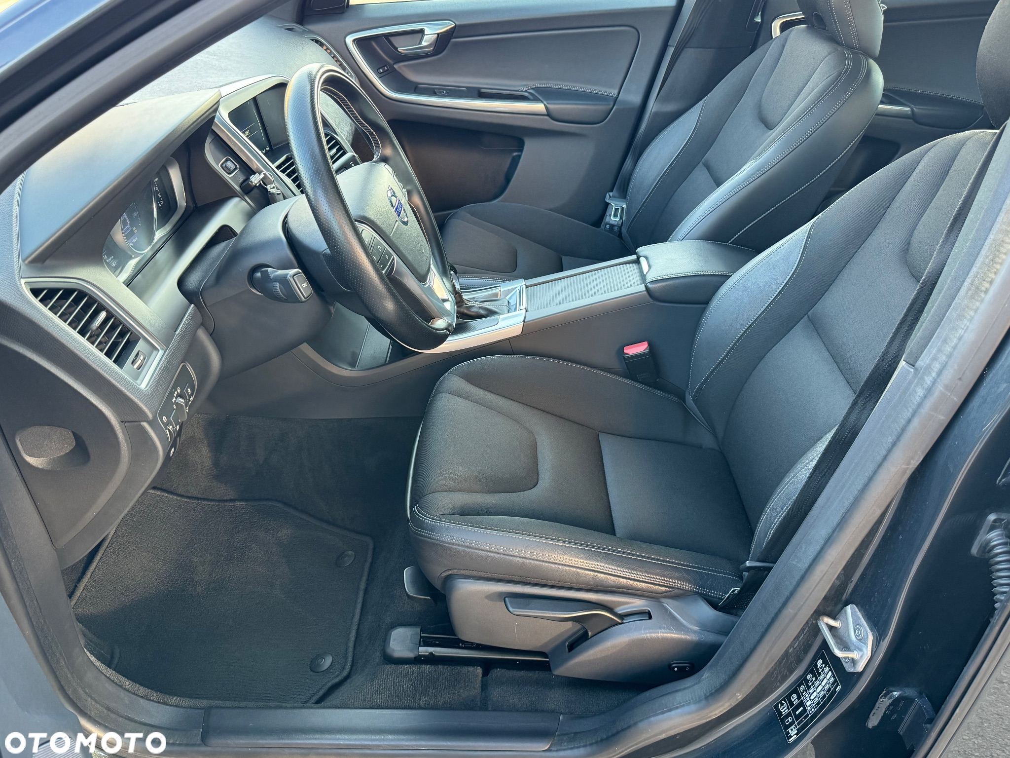 Volvo XC 60 D3 Drive-E R-Design Momentum - 37