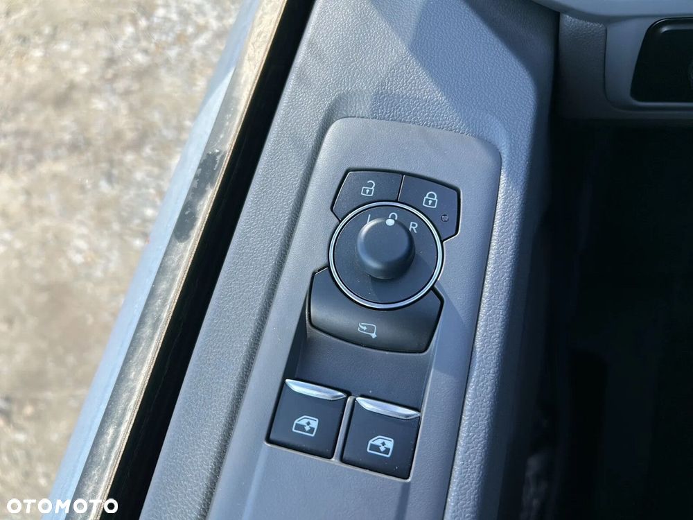 Volkswagen Caravelle - 32
