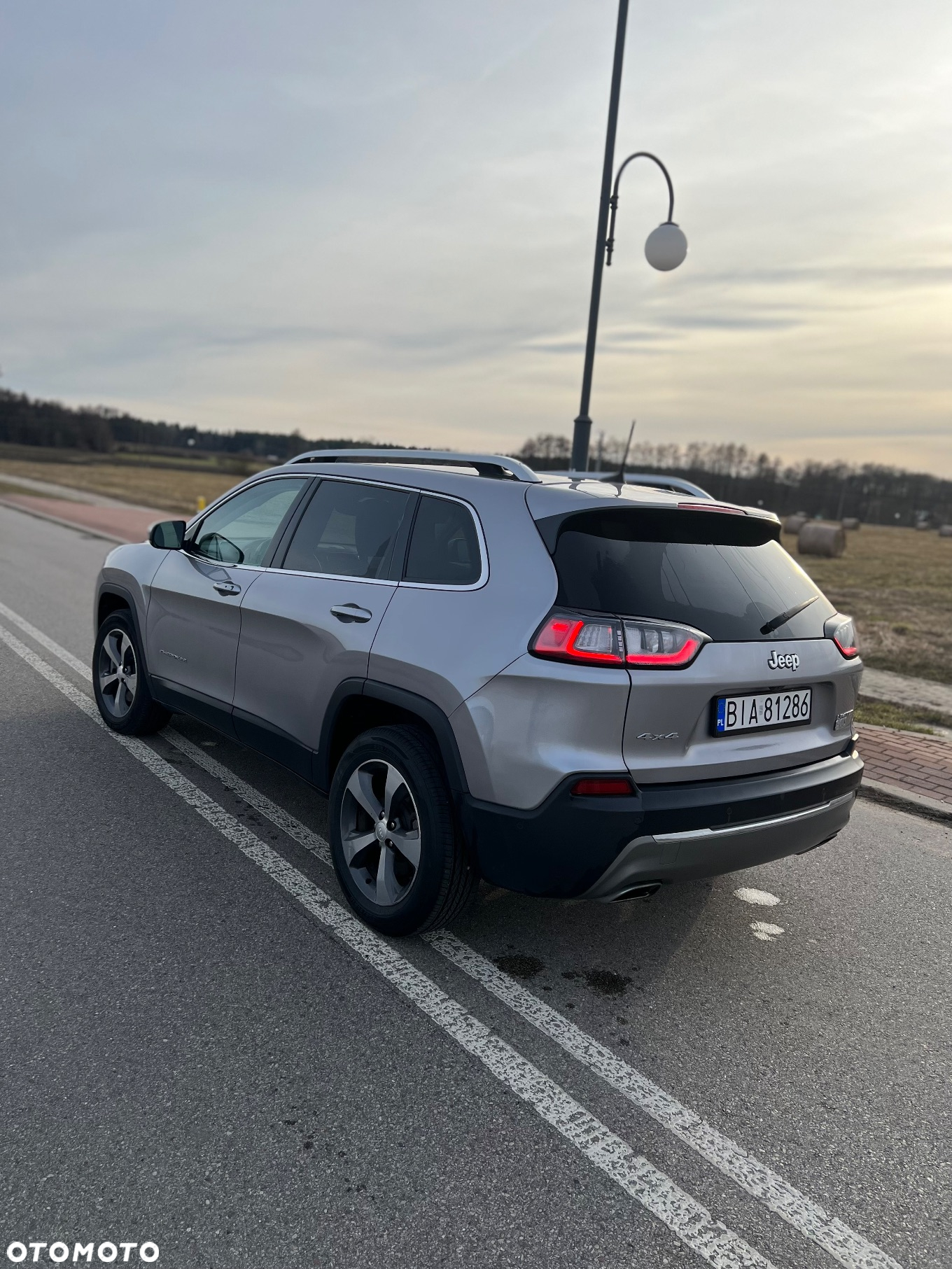 Jeep Cherokee - 7