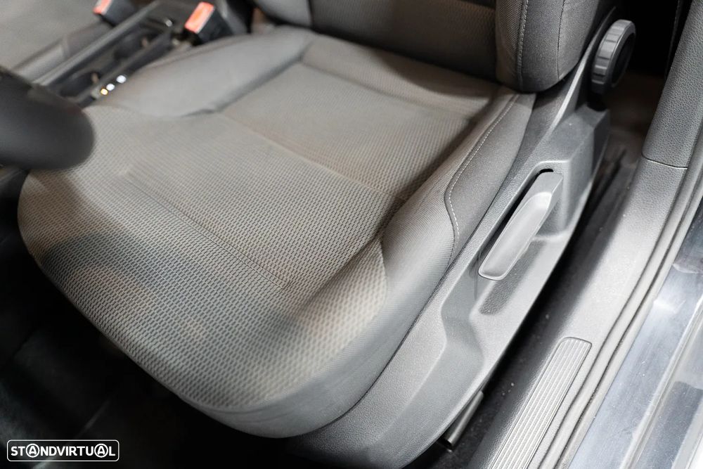 VW Golf 1.6 TDI R-Line - 27