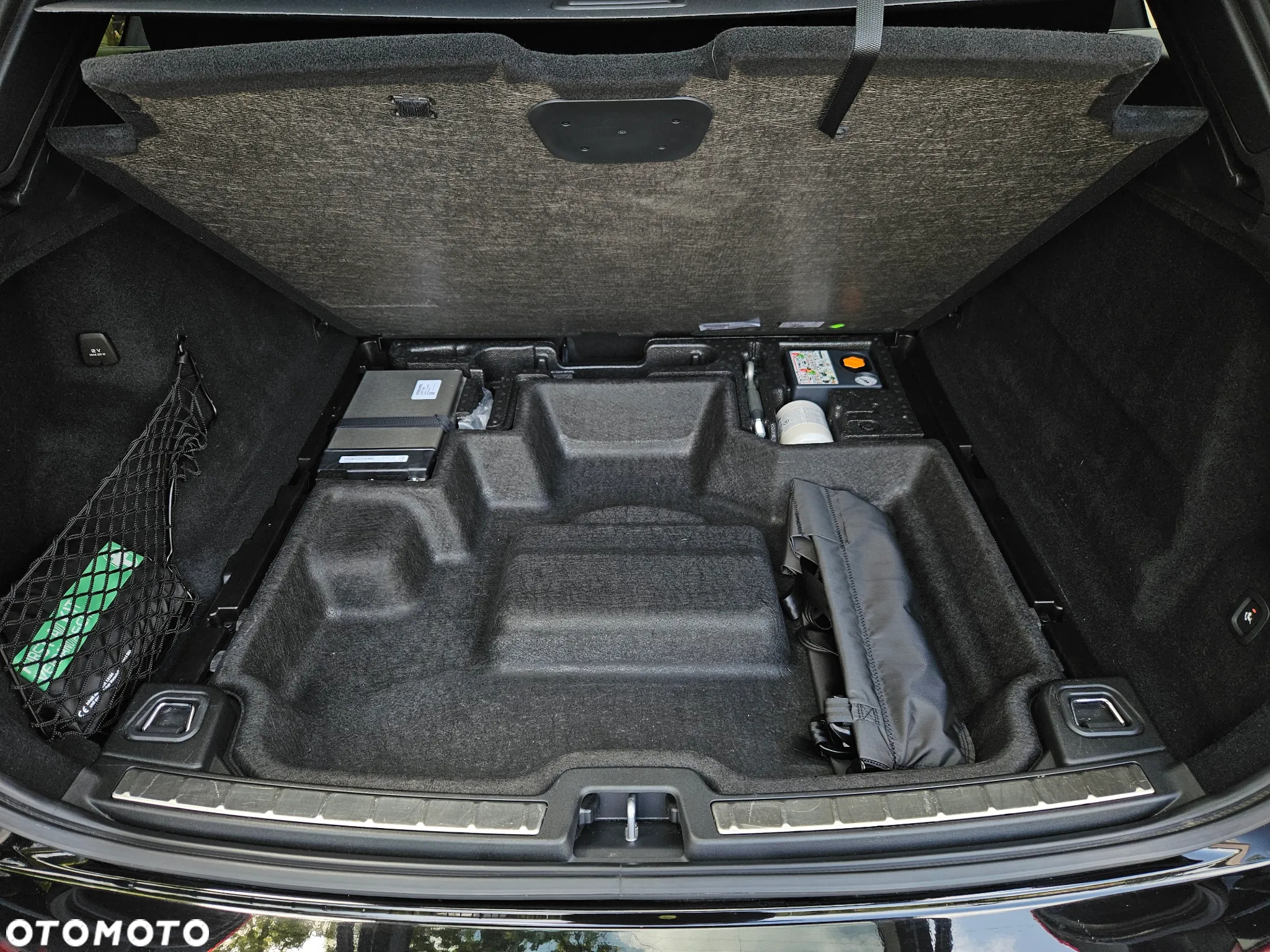 Volvo XC 60 B4 D AWD Plus Dark - 32