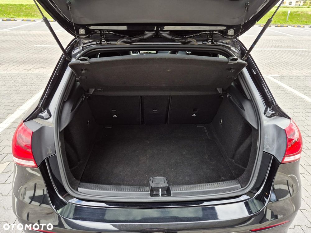 Mercedes-Benz Klasa A 180 d AMG Line 7G-DCT - 17