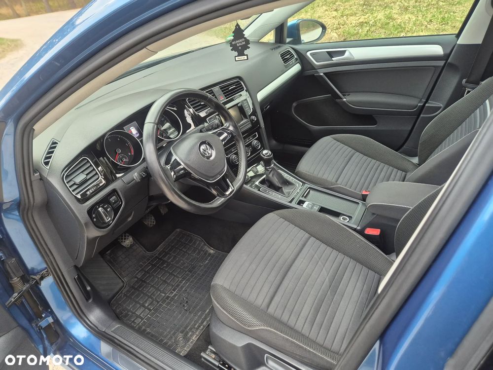 Volkswagen Golf - 23