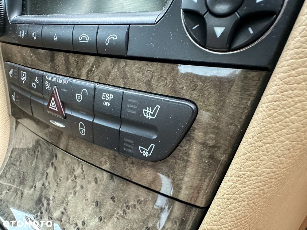 Mercedes-Benz Klasa E 500 4Matic Automatik Avantgarde - 39