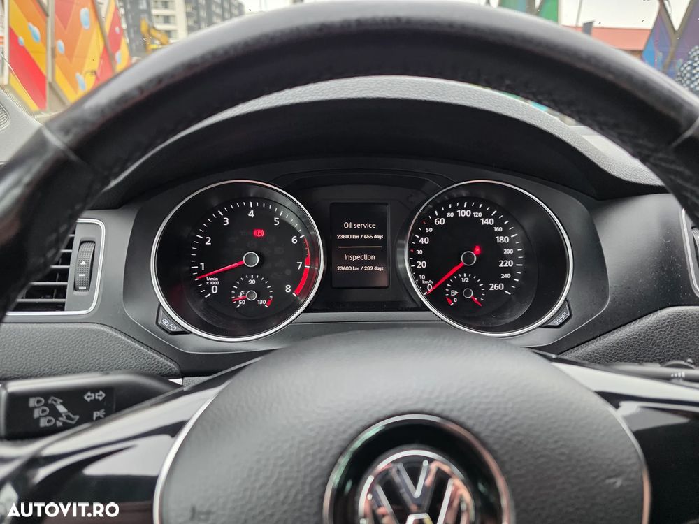 Volkswagen Jetta - 12