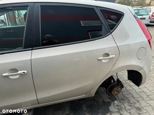 Hyundai I30 drzwi klapa zderzak QU czesci - 3