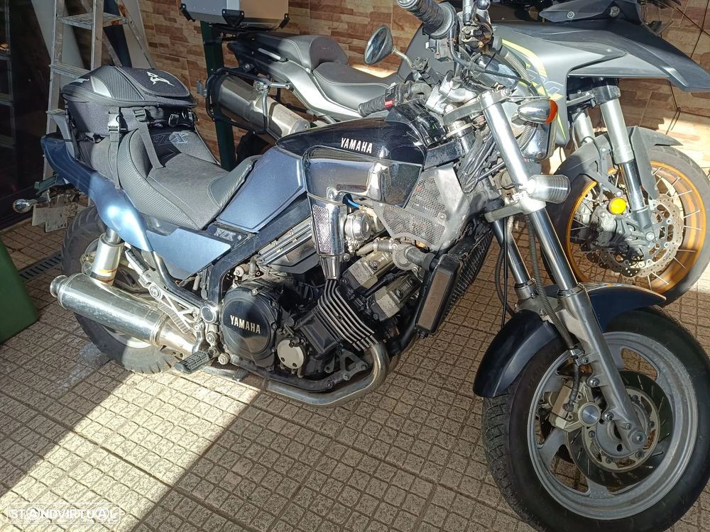 Yamaha FZX - 1