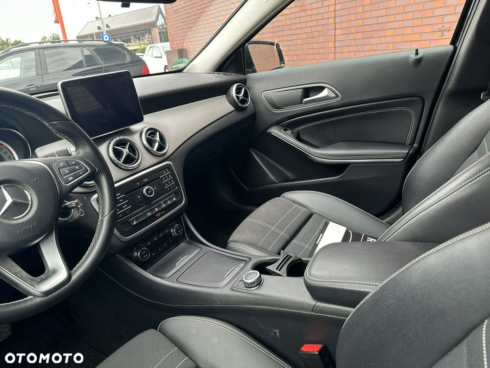 Mercedes-Benz GLA - 8