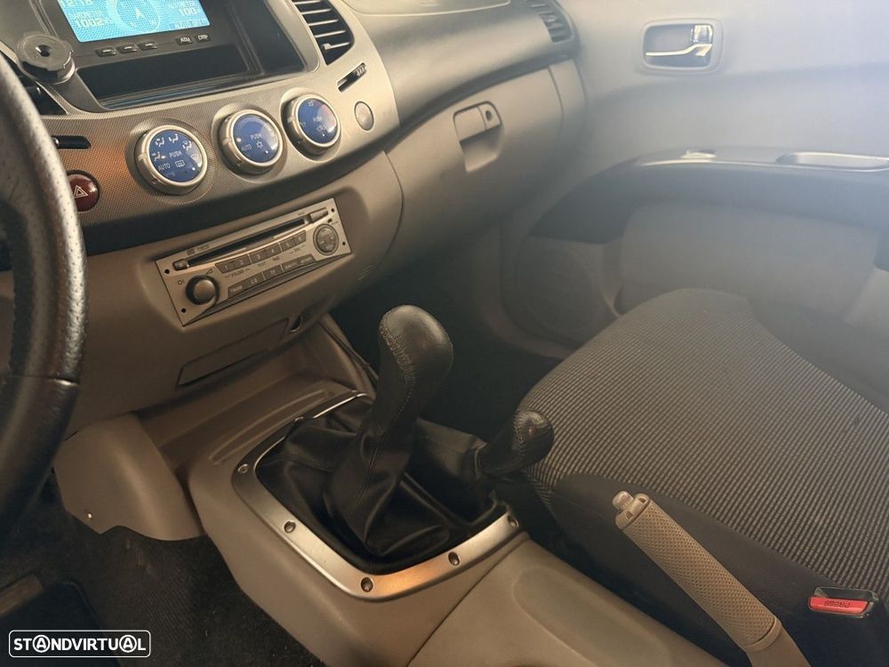 Mitsubishi L200 2.5 DI-D CD Intense 4WD - 11