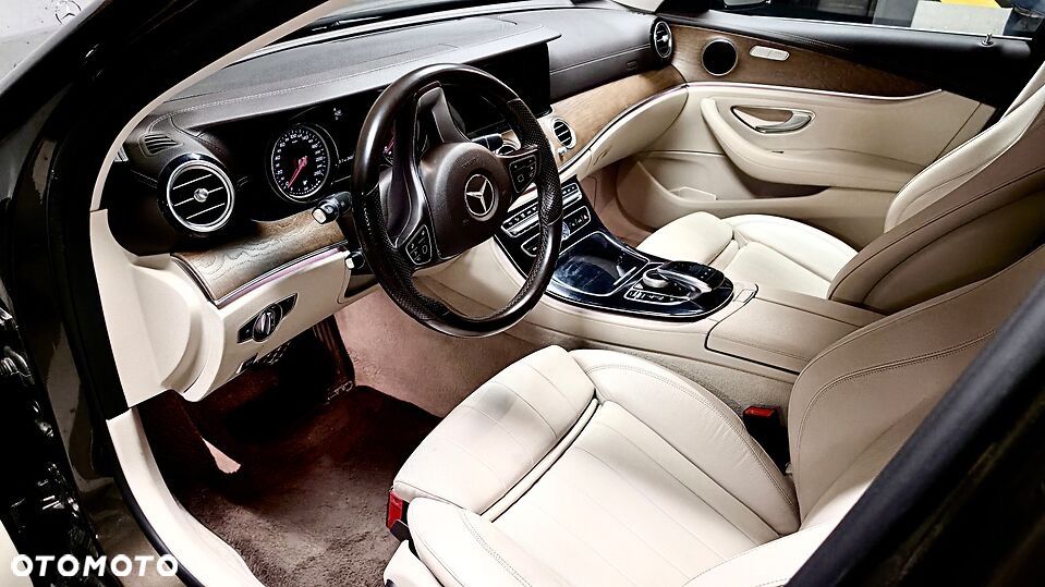 Mercedes-Benz Klasa E 220 d 4-Matic 9G-TRONIC - 4