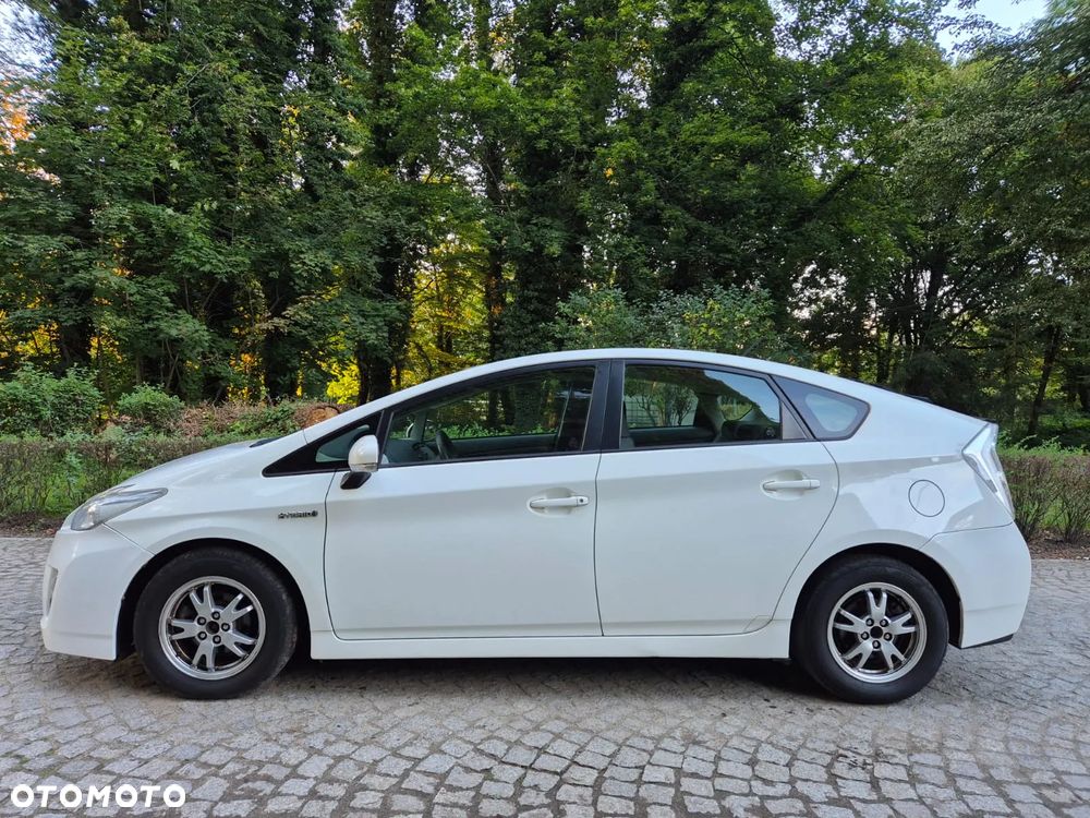 Toyota Prius (Hybrid) Sol - 4