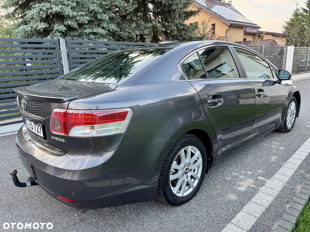 Toyota Avensis 1.8 Comfort - 8