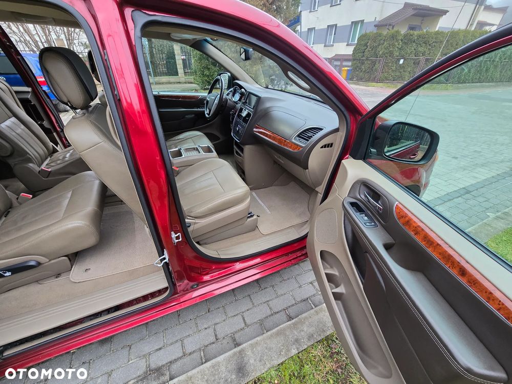 Chrysler Town & Country 3.6 Limited - 9