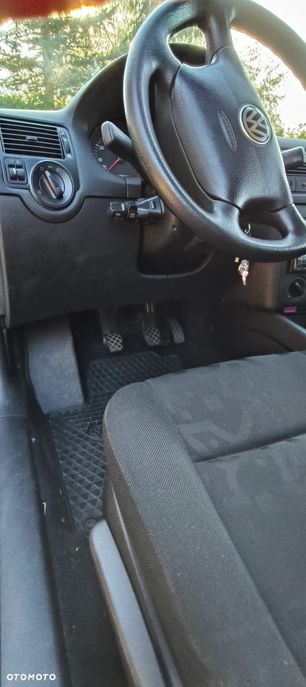 Volkswagen Golf 1.6 - 8