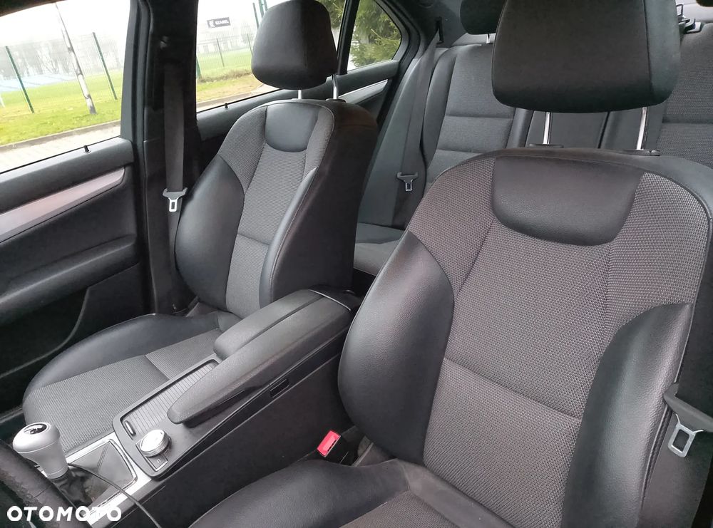 Mercedes-Benz Klasa C 180 Kompressor BlueEFFICIENCY Avantgarde - 13