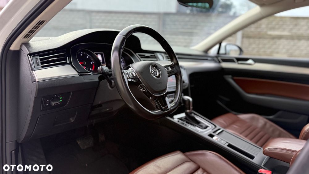 Volkswagen Passat 2.0 TDI SCR DSG Highline - 33