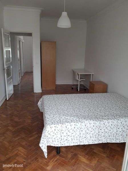 Apartamento junto à estação Roma-Areeiro - Grande imagem: 5/12