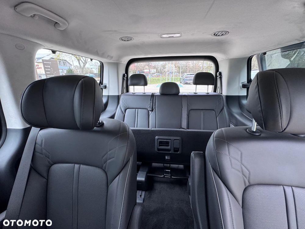 Hyundai Staria 1.6 T-GDI HEV Luxury - 16