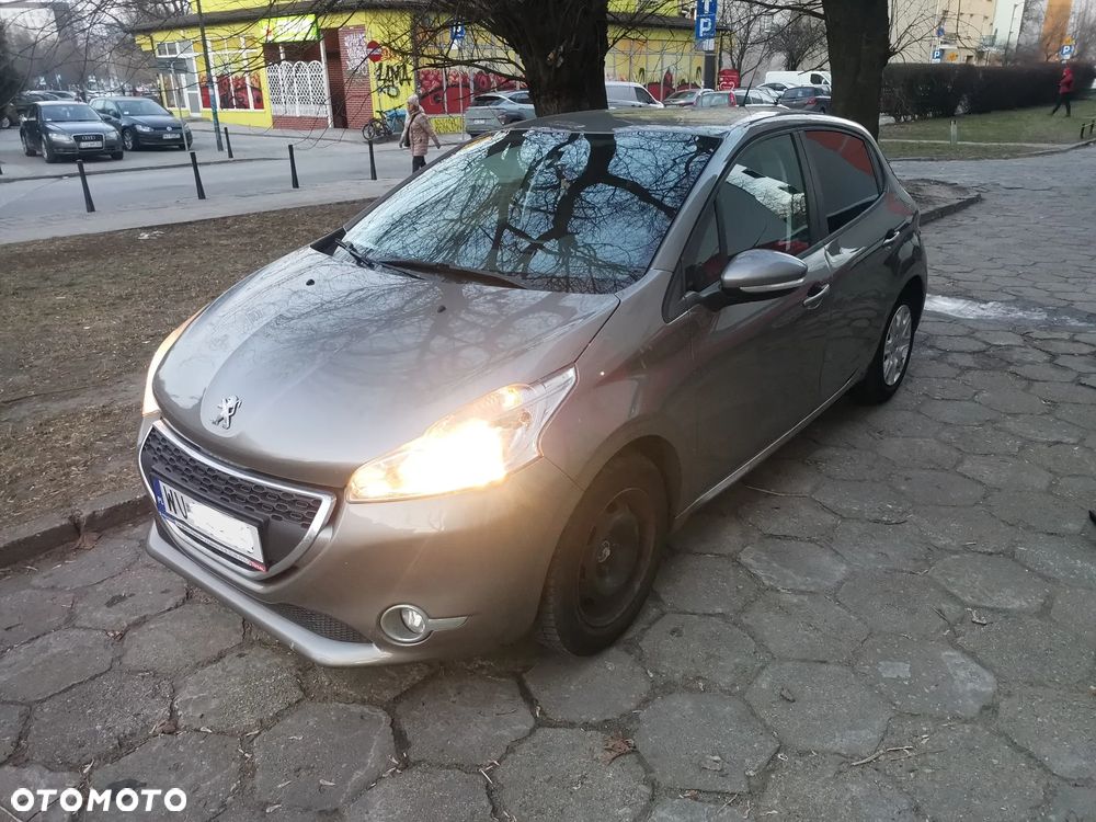 Peugeot 208 - 1