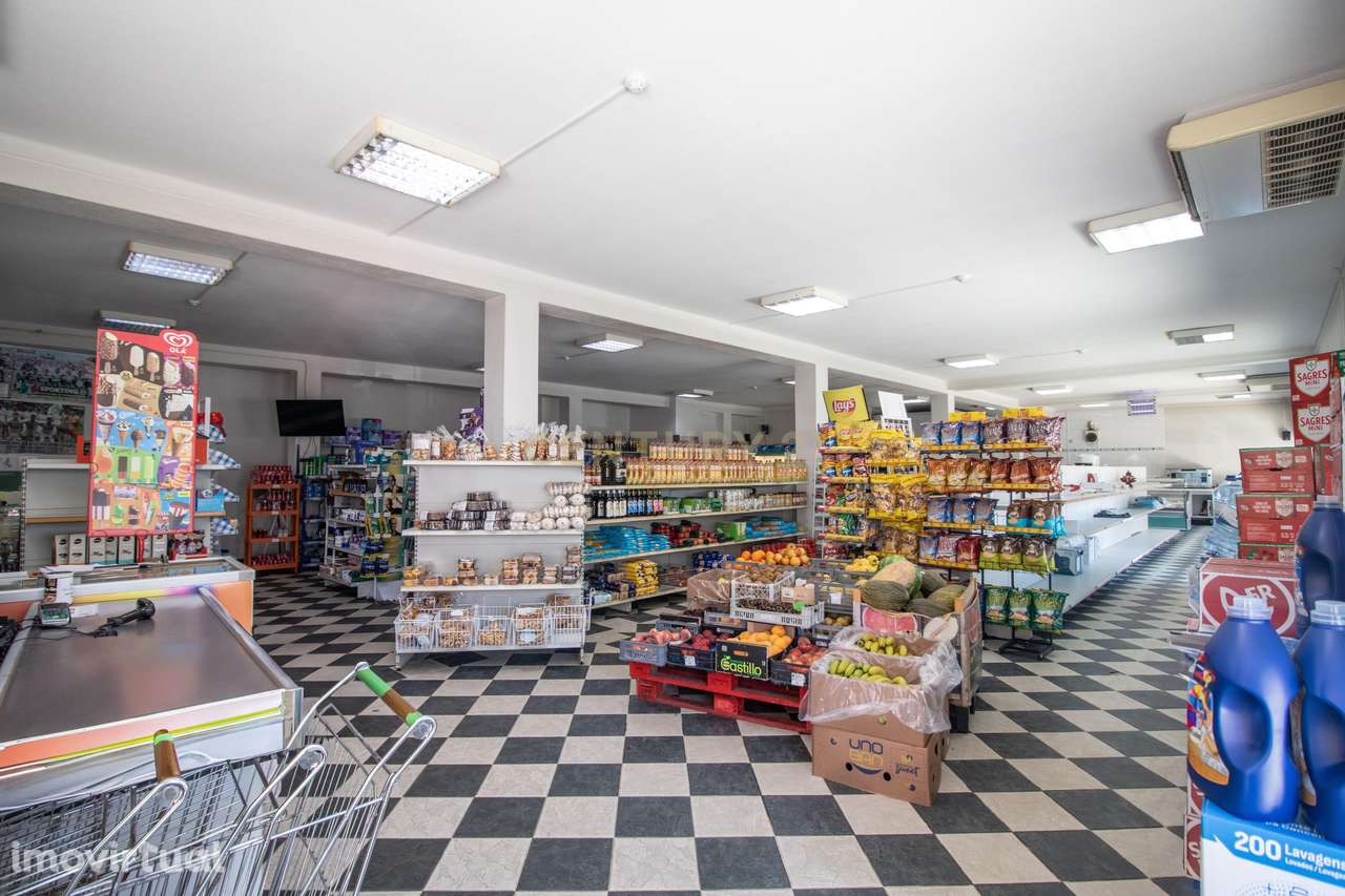 Investimento com Duplo Potencial: Comércio + Habitação em Soure - Grande imagem: 3/30
