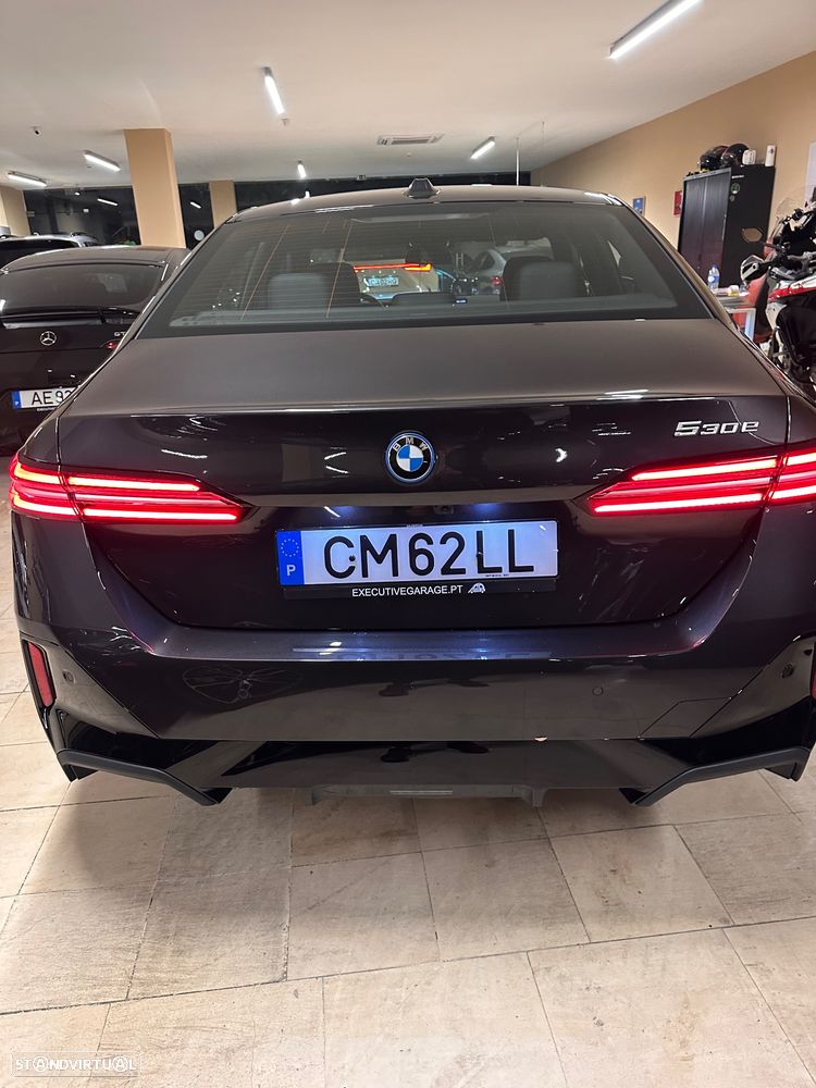 BMW 530 e Pack Desportivo M - 5