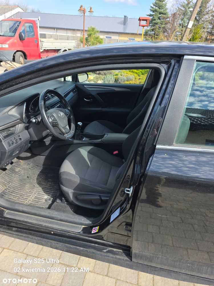 Toyota Avensis 1.8 Active - 10