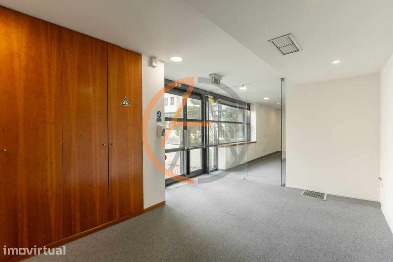 Escritório + Apartamento T2 | Campolide - Grande imagem: 5/59