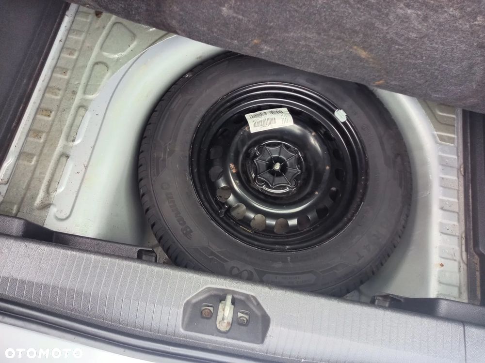 Opel Corsa 1.2 16V Essentia - 12