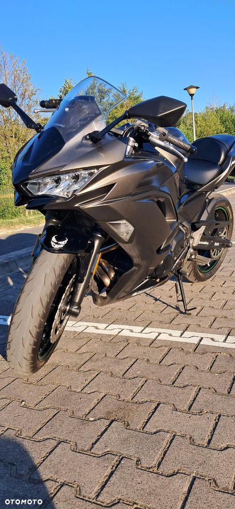 Kawasaki Ninja - 25