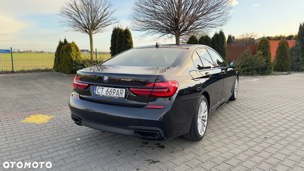 BMW Seria 7 750i xDrive - 10