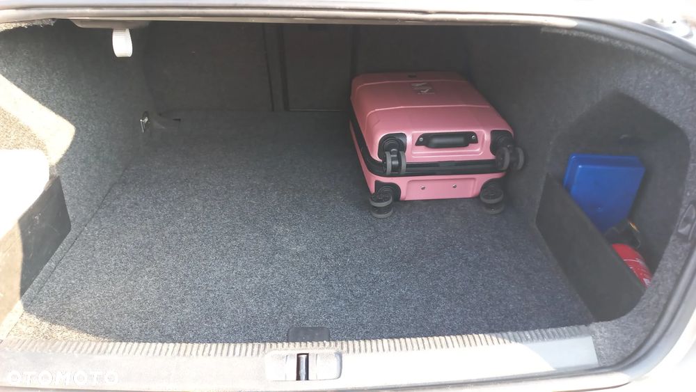 Volkswagen Passat - 7
