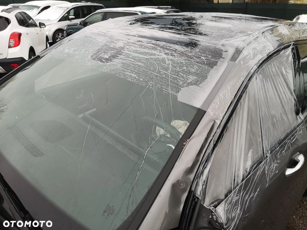 Mercedes-Benz GLA - 34