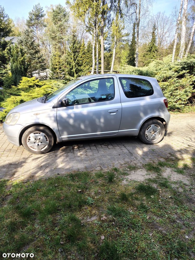 Toyota Yaris 1.0 Base - 1