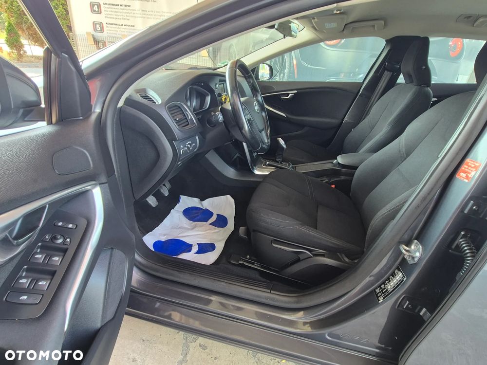Volvo V40 D2 Momentum - 24