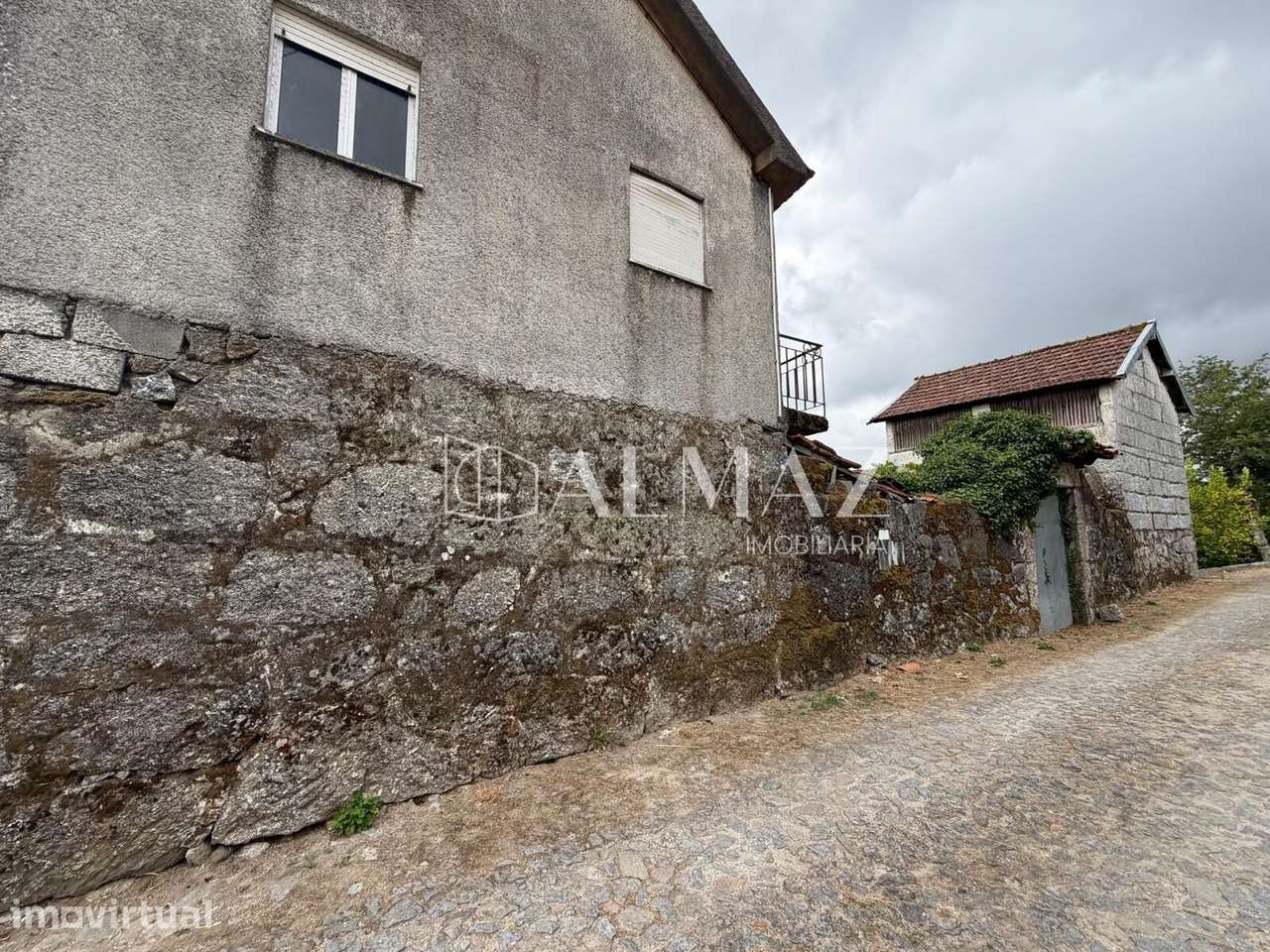 Moradia para Restauro c/ Terreno de 340 m2 | Estorãos, Fafe - Grande imagem: 2/31