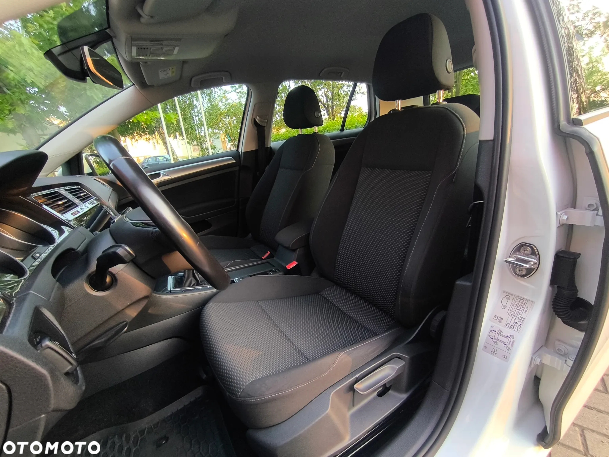 Volkswagen Golf VII 1.6 TDI BMT Trendline - 16