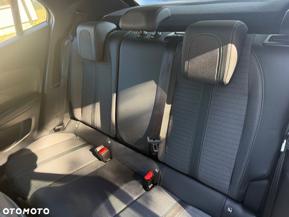 Peugeot 2008 1.2 PureTech Allure Pack S&S - 27