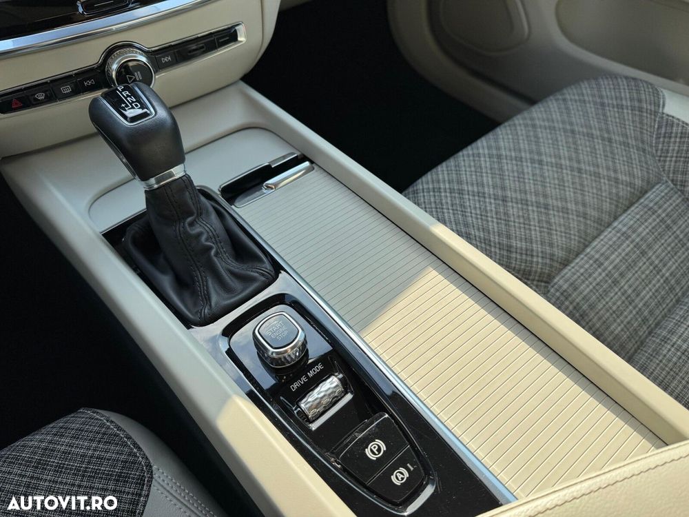 Volvo V60 B4 MHEV AT8 FWD Momentum Pro - 11