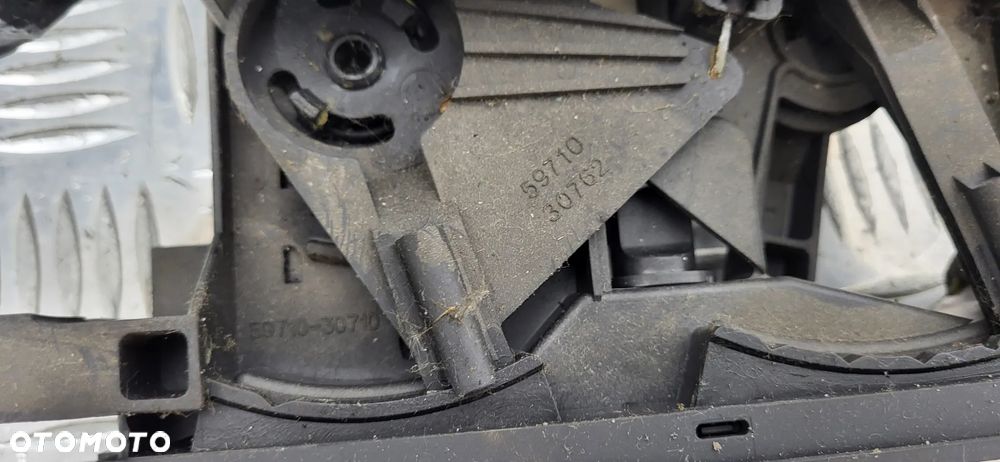 Nissan Terrano II Panel Nawiewu 80 - 8